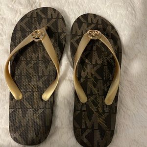MK WOMENS FLIP FLOPS
